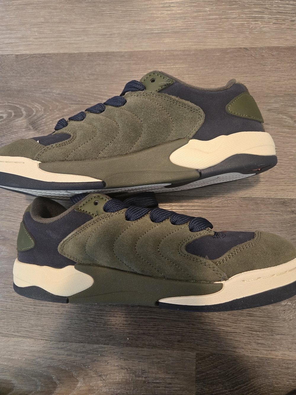 Nike Air Jordan Flight Men’s Size 8.5 Olive Navy Suede NEW - Picture 3 of 7